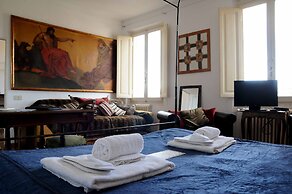 Charming Studio Apartment in Front of the Arno River