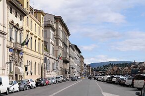 Charming Studio Apartment in Front of the Arno River