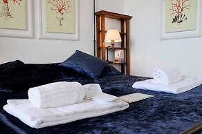 Charming Studio Apartment in Front of the Arno River