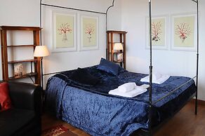 Charming Studio Apartment in Front of the Arno River