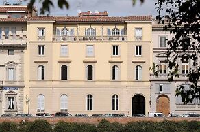 Charming Studio Apartment in Front of the Arno River