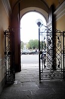 Charming Studio Apartment in Front of the Arno River