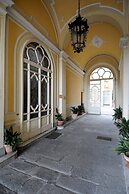 Charming Studio Apartment in Front of the Arno River