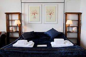 Charming Studio Apartment in Front of the Arno River