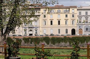 Charming Studio Apartment in Front of the Arno River