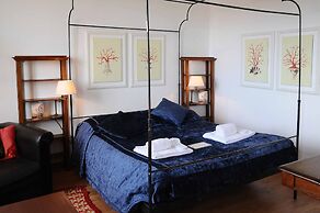 Charming Studio Apartment in Front of the Arno River