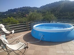 Room in Guest Room - Valle Degli Ulivi - Liguria Italia