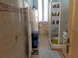 Room in Guest Room - Valle Degli Ulivi - Liguria Italia