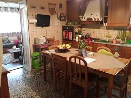 Room in Guest Room - Valle Degli Ulivi - Liguria Italia