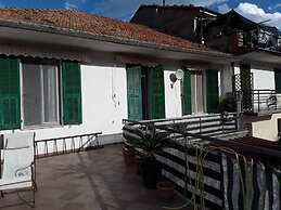 Room in Guest Room - Valle Degli Ulivi - Liguria Italia