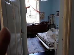 Room in Guest Room - Valle Degli Ulivi - Liguria Italia