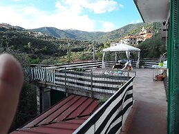 Room in Guest Room - Valle Degli Ulivi - Liguria Italia