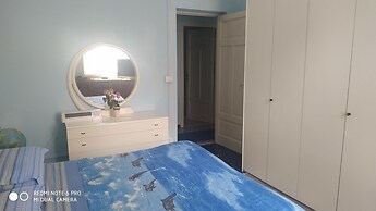 Room in Guest Room - Valle Degli Ulivi - Liguria Italia