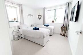 Brand New Beachfront Ground Floor With Garden 2 Bed Apartment 6 Guests