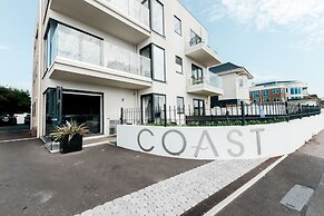Brand New Beachfront Ground Floor With Garden 2 Bed Apartment 6 Guests