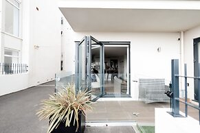 Brand New Beachfront Ground Floor With Garden 2 Bed Apartment 6 Guests