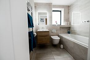 Brand New Beachfront Ground Floor With Garden 2 Bed Apartment 6 Guests