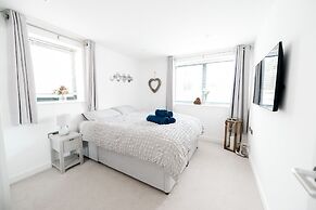 Brand New Beachfront Ground Floor With Garden 2 Bed Apartment 6 Guests