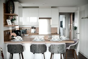 Brand New Beachfront Ground Floor With Garden 2 Bed Apartment 6 Guests