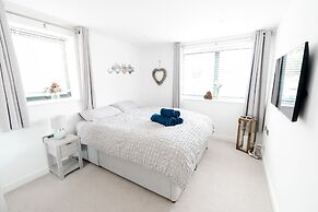 Brand New Beachfront Ground Floor With Garden 2 Bed Apartment 6 Guests