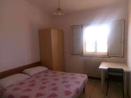 4 Seater Room for Rent With Private Bathroom and Wifi - Molise