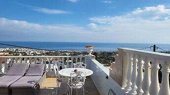 Room in Guest Room - Spacious Room in Creta for 3 People, With Ac, Swi