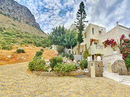 Spacious Room in Creta for 3 People, With Ac, Swimming Pool and Nature