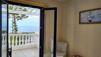 Room in Guest Room - Spacious Room in Creta for 3 People, With Ac, Swi