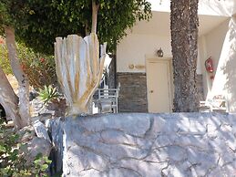 Room in Guest Room - Spacious Room in Creta for 3 People, With Ac, Swi