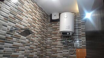 Posh, Nice Foreigner Area Lajpat Ngar Luxury Room