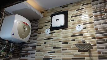 Posh, Nice Foreigner Area Lajpat Ngar Luxury Room