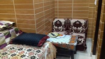 Posh, Nice Foreigner Area Lajpat Ngar Luxury Room