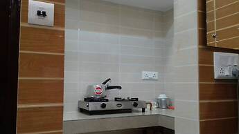 Posh, Nice Foreigner Area Lajpat Ngar Luxury Room