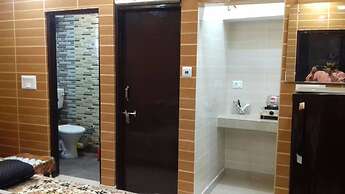 Posh, Nice Foreigner Area Lajpat Ngar Luxury Room