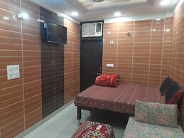 Room in Guest Room - Luxury Private Flat In Lajpat Nagar With Attached