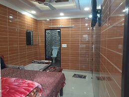 Room in Guest Room - Luxury Private Flat In Lajpat Nagar With Attached