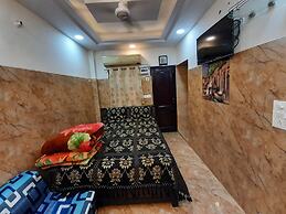 Couple Friendly Private Flat in Posh Lajpat Nagar