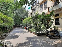 Couple Friendly Private Flat in Posh Lajpat Nagar