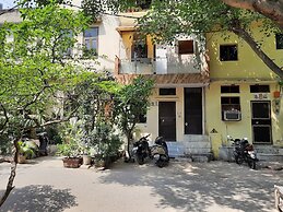 Couple Friendly Private Flat in Posh Lajpat Nagar