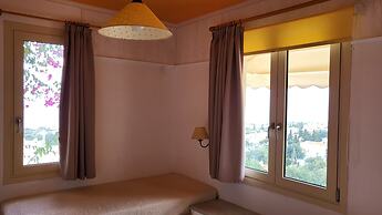 Private Villa Full View for up to 10 Vacationers