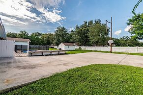 A Large Tropical 7 Bedroom Estate by RedAwning