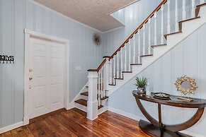 A Large Tropical 7 Bedroom Estate by RedAwning