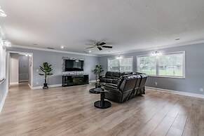 A Large Tropical 7 Bedroom Estate by RedAwning