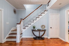 A Large Tropical 7 Bedroom Estate by RedAwning