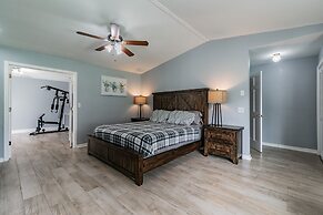 A Large Tropical 7 Bedroom Estate by RedAwning