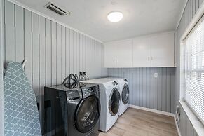 A Large Tropical 7 Bedroom Estate by RedAwning