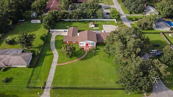 A Large Tropical 7 Bedroom Estate by RedAwning