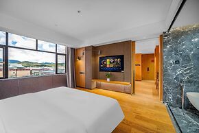 Ramada by Wyndham Diqing