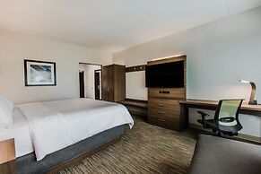 Holiday Inn Express & Suites Welland by IHG