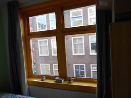 Room in Amsterdam Center No Parties Allowed